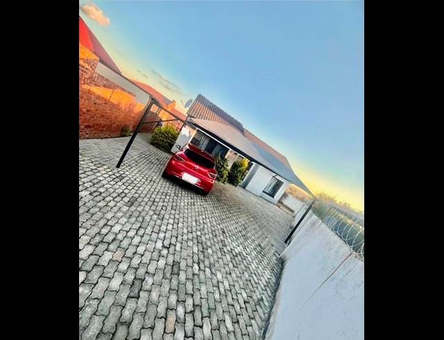 2 BEDROOM HOUSE FOR SALE IN PHILLIP NEL PARK